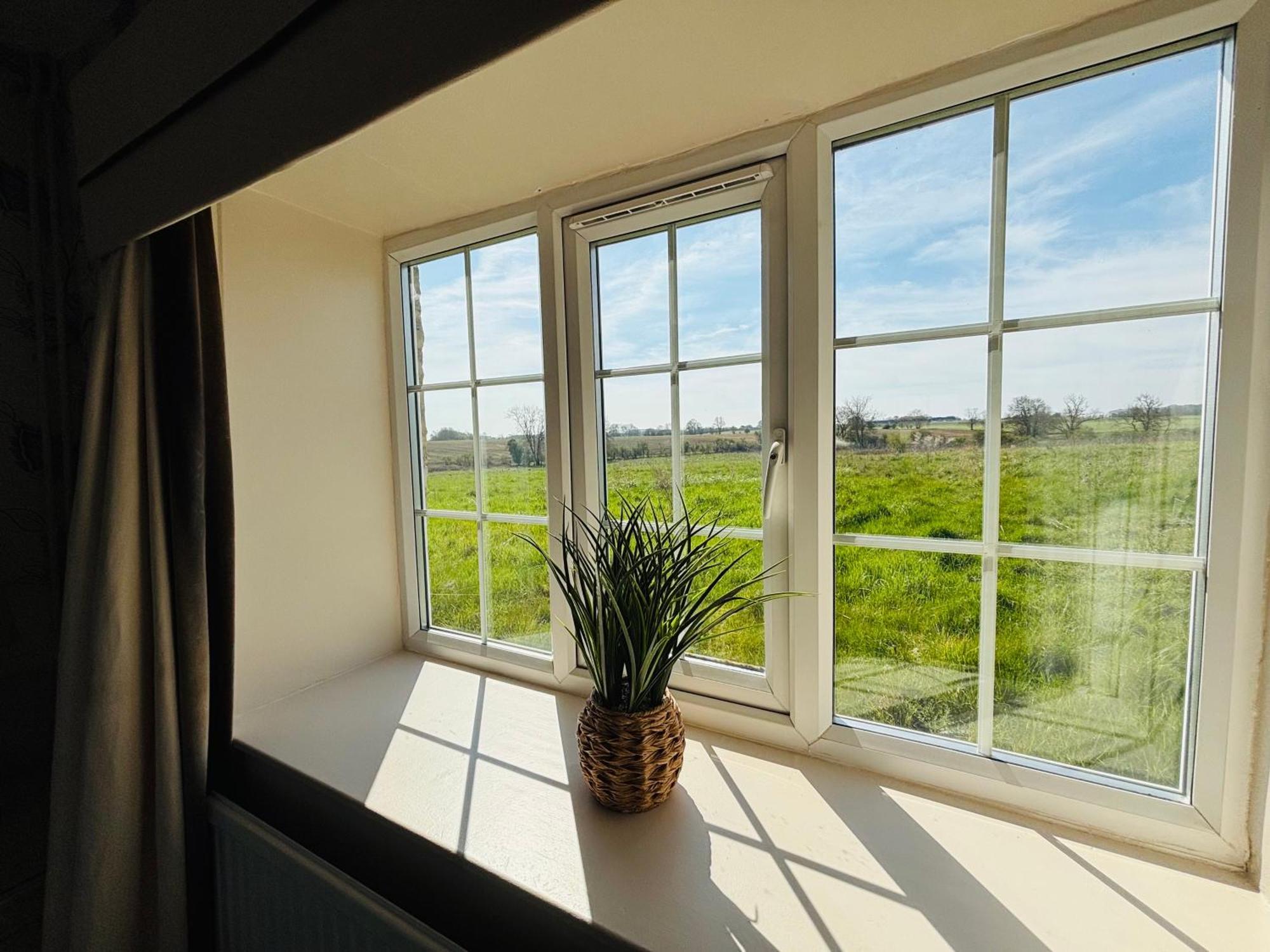 The Sibson Inn Hotel Water Newton Екстериор снимка